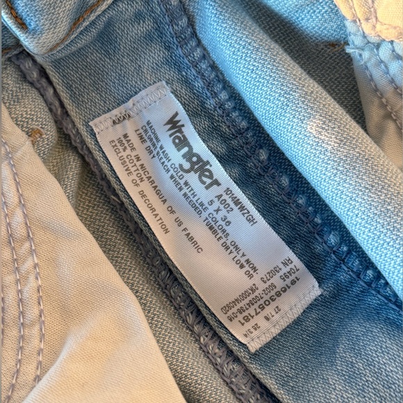 Wrangler Light Wash Denim Jeans - Gives the Best Booty !! - Picture 8 of 8
